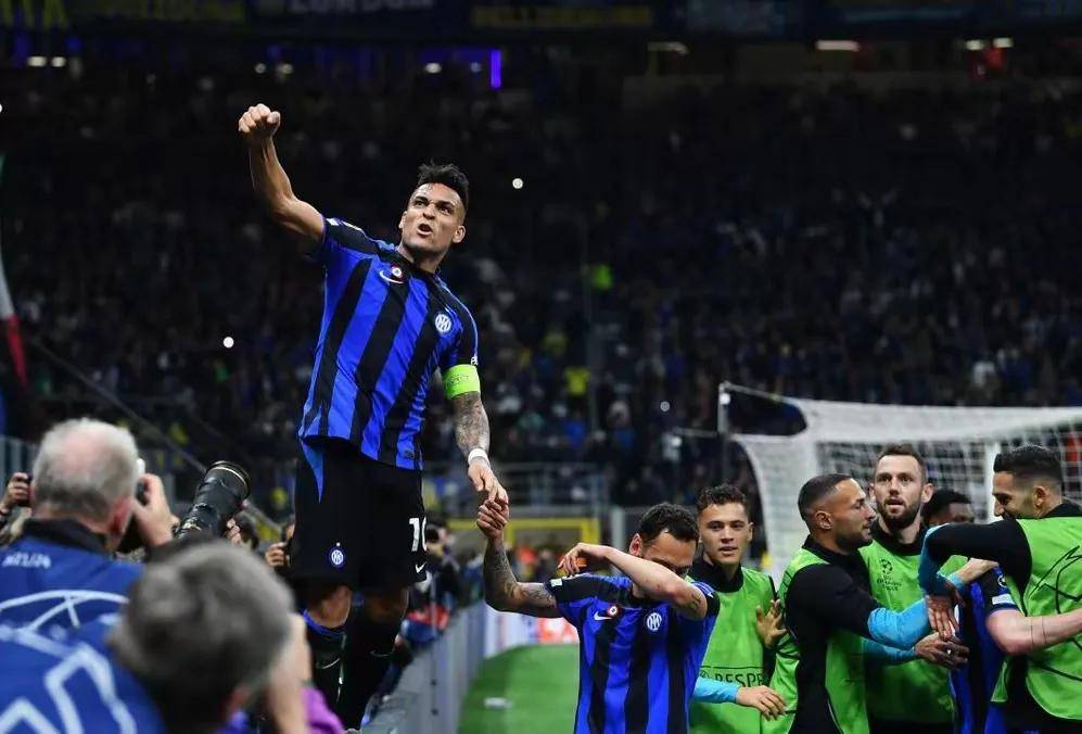 罗纳在中场 罗纳在中场