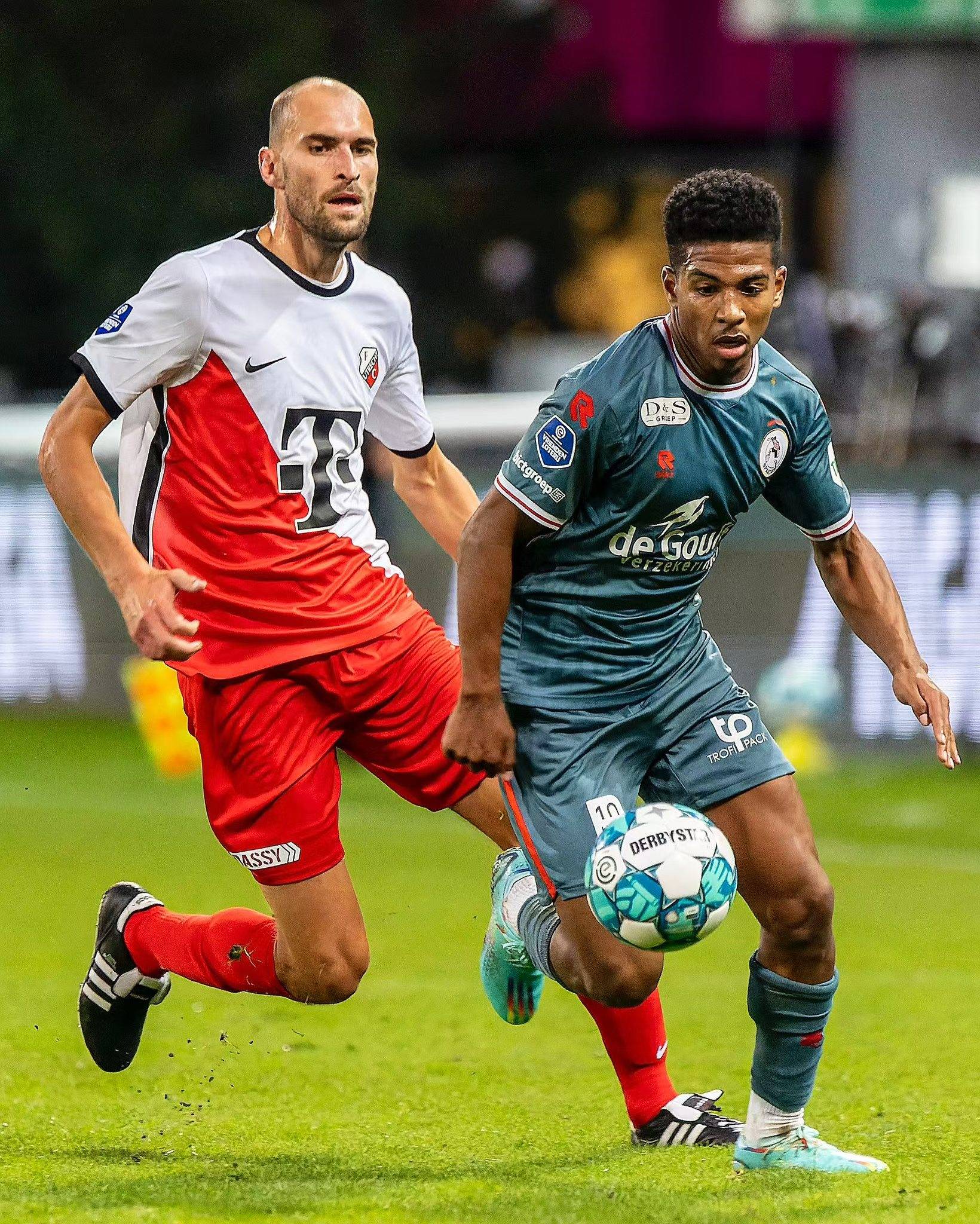 调整人员配 调整人员配