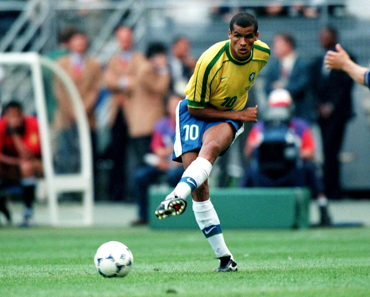 在社媒与校 在社媒与校